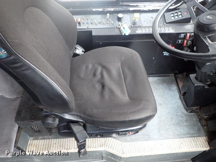 image for item DN2185 2006 El Dorado E-Z Rider II  transit bus