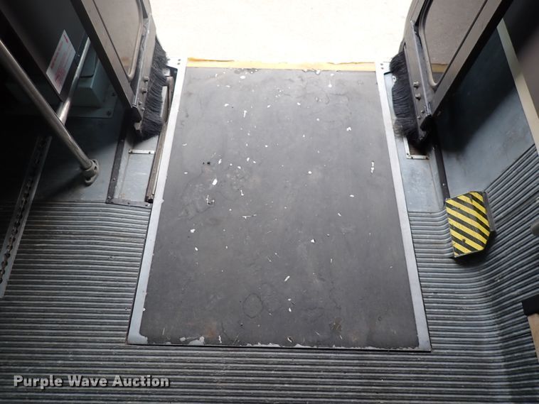 image for item DN2185 2006 El Dorado E-Z Rider II  transit bus