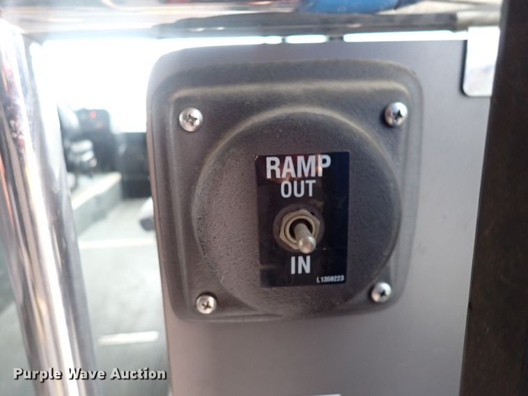 image for item DN2185 2006 El Dorado E-Z Rider II  transit bus