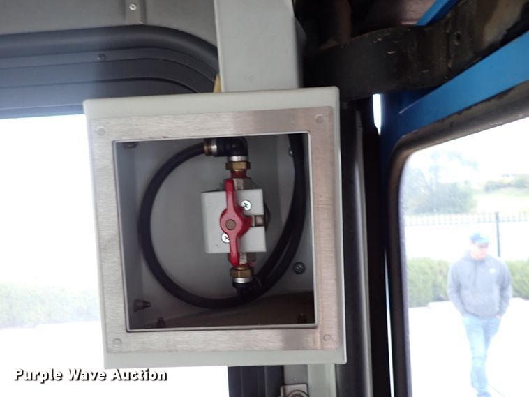 image for item DN2185 2006 El Dorado E-Z Rider II  transit bus