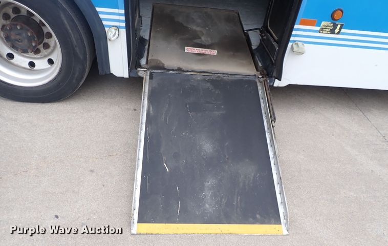 image for item DN2185 2006 El Dorado E-Z Rider II  transit bus