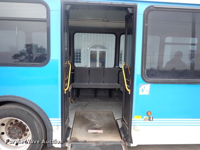 image for item DN2185 2006 El Dorado E-Z Rider II  transit bus