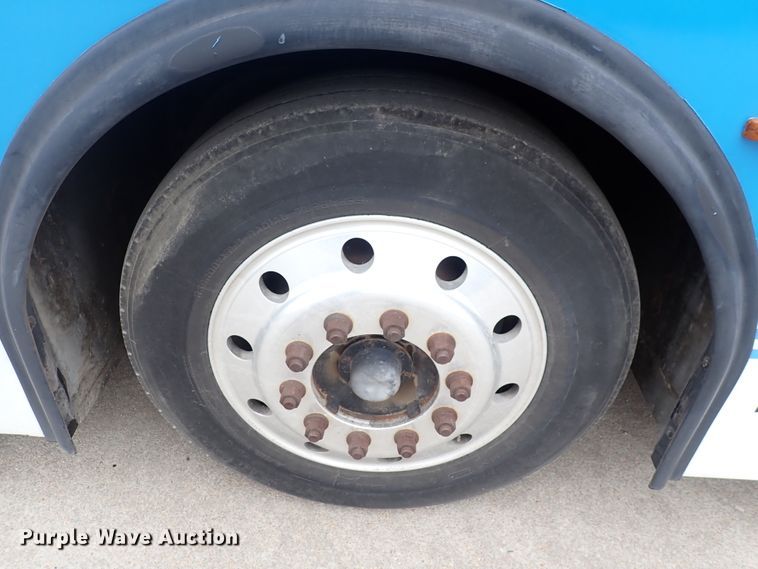 image for item DN2185 2006 El Dorado E-Z Rider II  transit bus