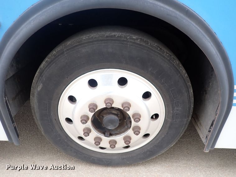 image for item DN2185 2006 El Dorado E-Z Rider II  transit bus