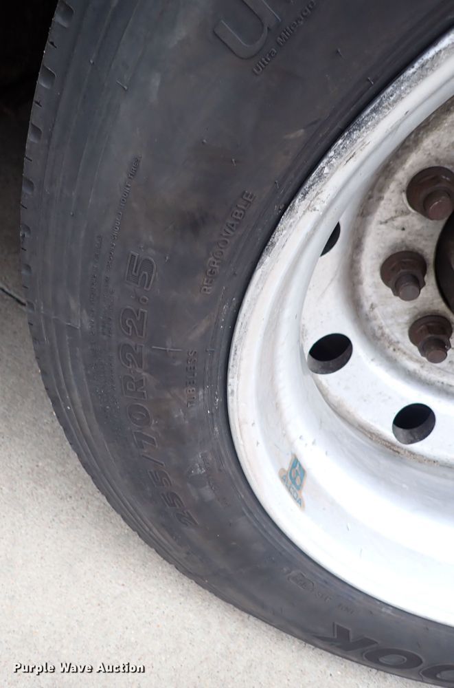 image for item DN2185 2006 El Dorado E-Z Rider II  transit bus