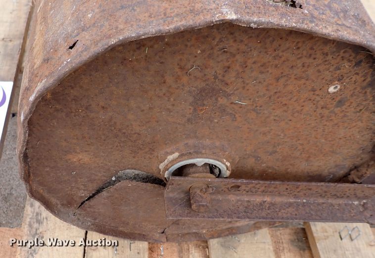 image for item DN2233 Lawn and garden equipment