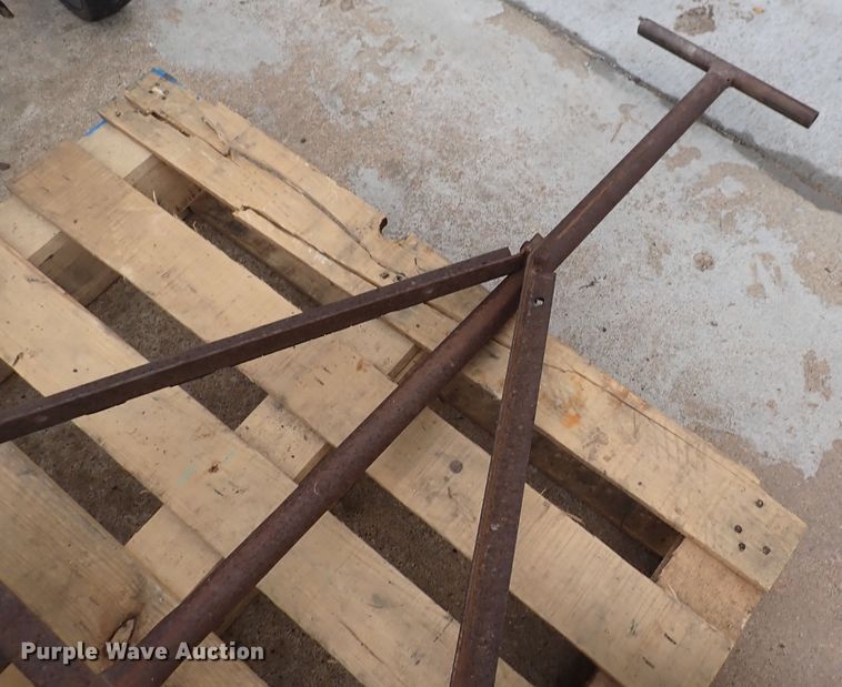 image for item DN2233 Lawn and garden equipment