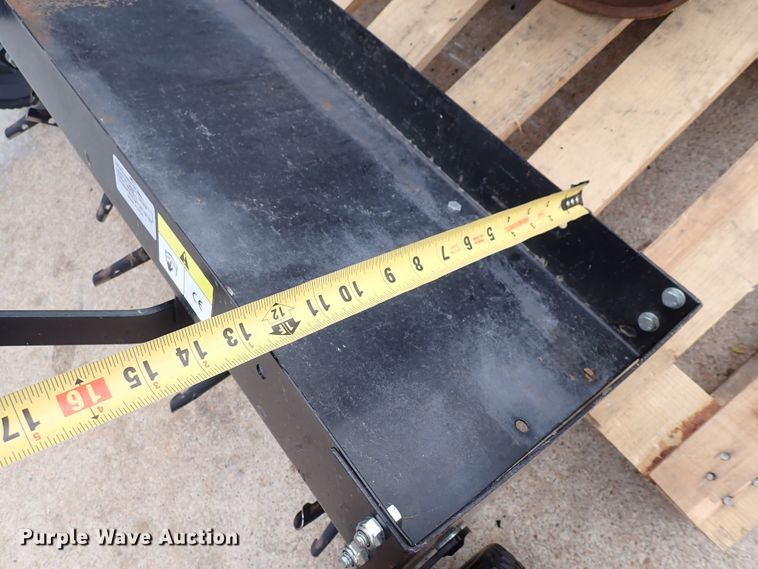 image for item DN2233 Lawn and garden equipment