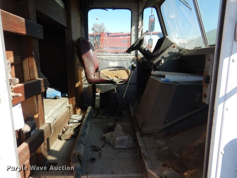 image for item DN5336 1993 GMC P3500  delivery truck