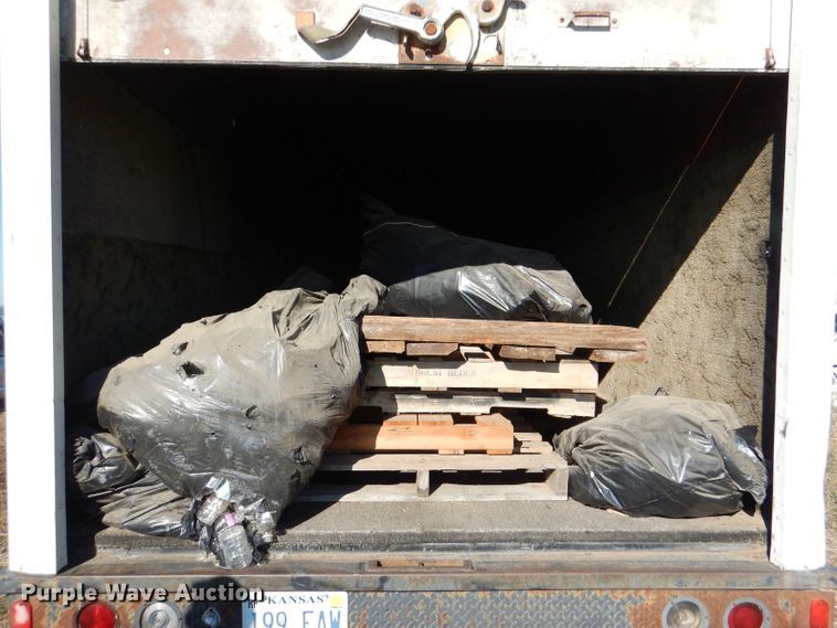 image for item DN5337 1986 Ford Econoline E350  box truck