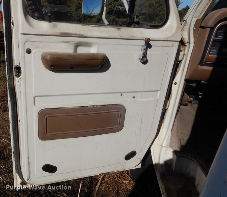 image for item DN5337 1986 Ford Econoline E350  box truck