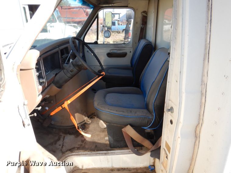 image for item DN5337 1986 Ford Econoline E350  box truck