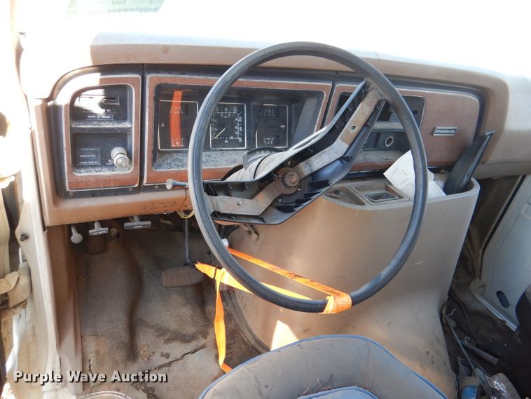 image for item DN5337 1986 Ford Econoline E350  box truck