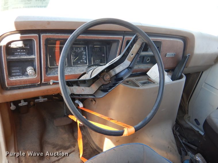 image for item DN5337 1986 Ford Econoline E350  box truck