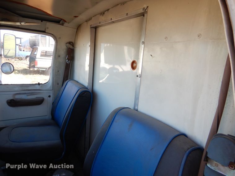 image for item DN5337 1986 Ford Econoline E350  box truck