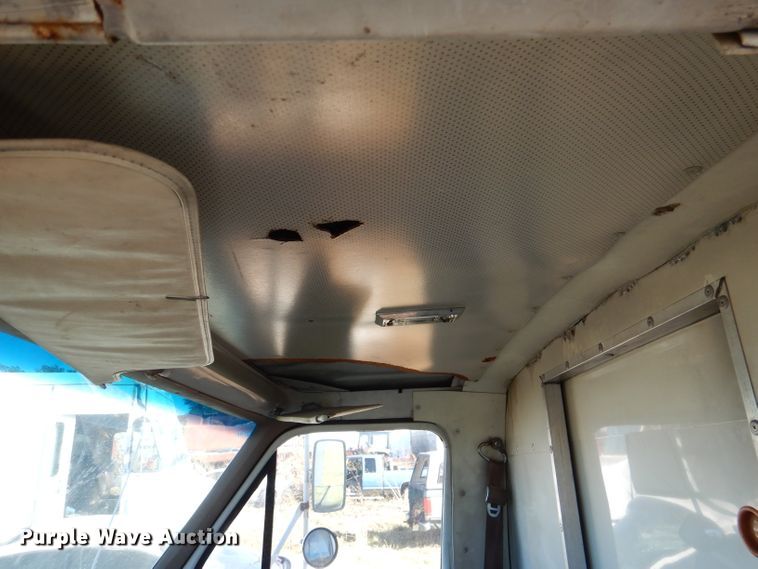 image for item DN5337 1986 Ford Econoline E350  box truck