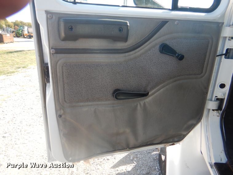 image for item HT9481 2001 International 3400  party bus