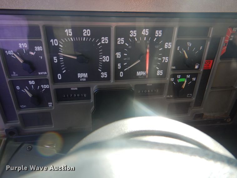 image for item HT9481 2001 International 3400  party bus