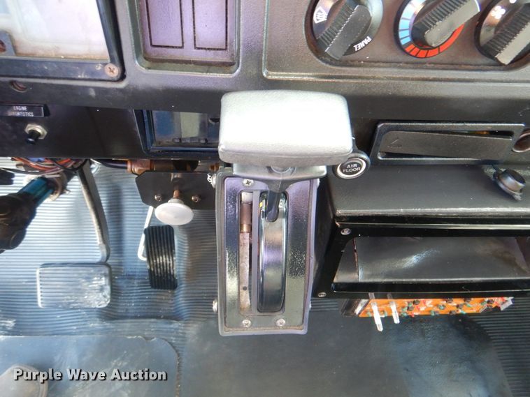 image for item HT9481 2001 International 3400  party bus