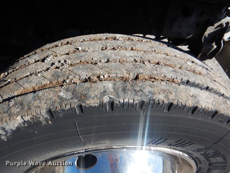 image for item HT9481 2001 International 3400  party bus