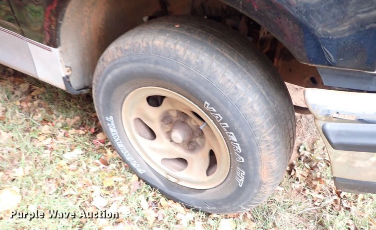 image for item IC9610 1997 Ford F150  pickup truck