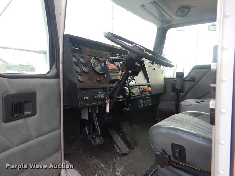 image for item ID9145 1996 Kenworth T300  box truck