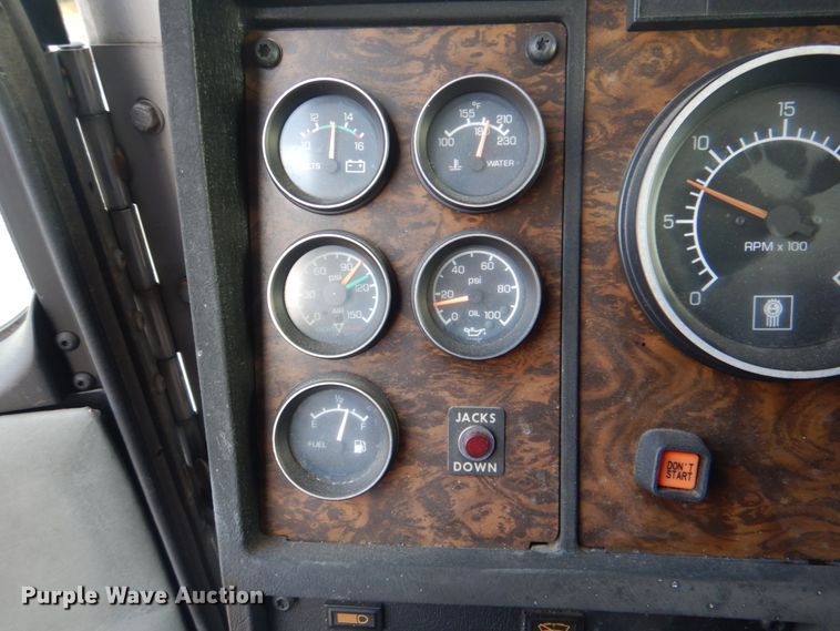 image for item ID9145 1996 Kenworth T300  box truck