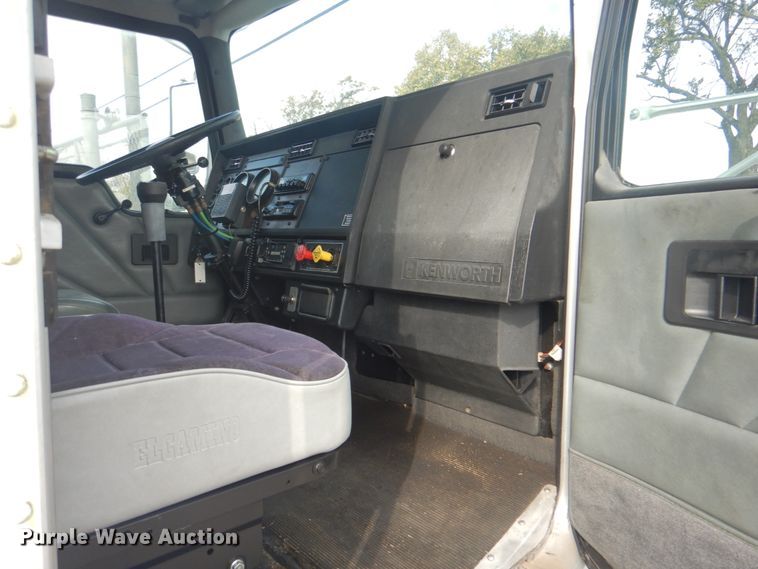 image for item ID9145 1996 Kenworth T300  box truck