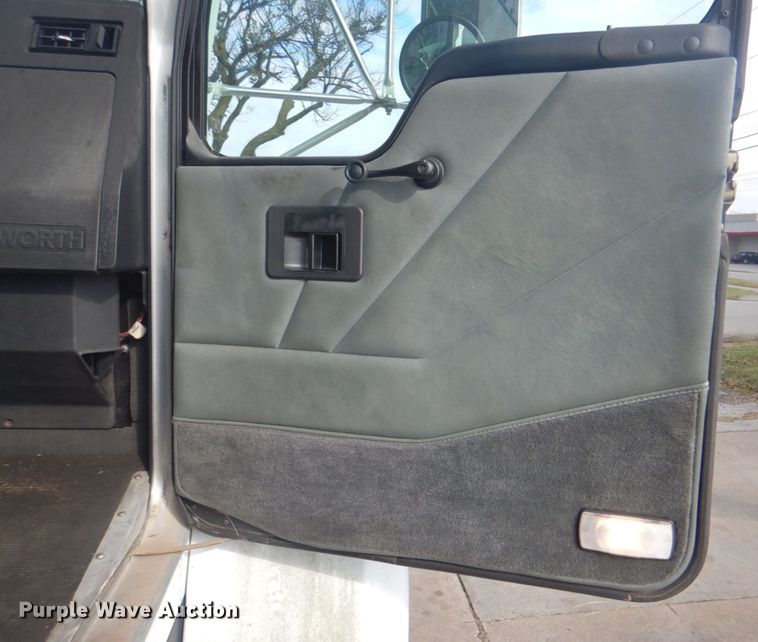 image for item ID9145 1996 Kenworth T300  box truck