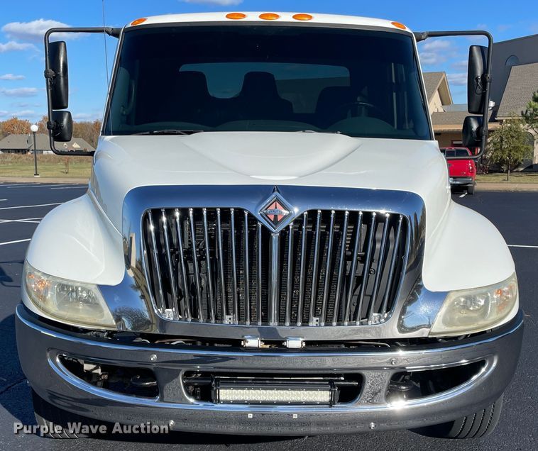 image for item ID9561 2004 International 4300  utility / service truck