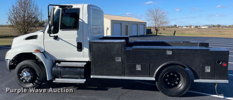 image for item ID9561 2004 International 4300  utility / service truck