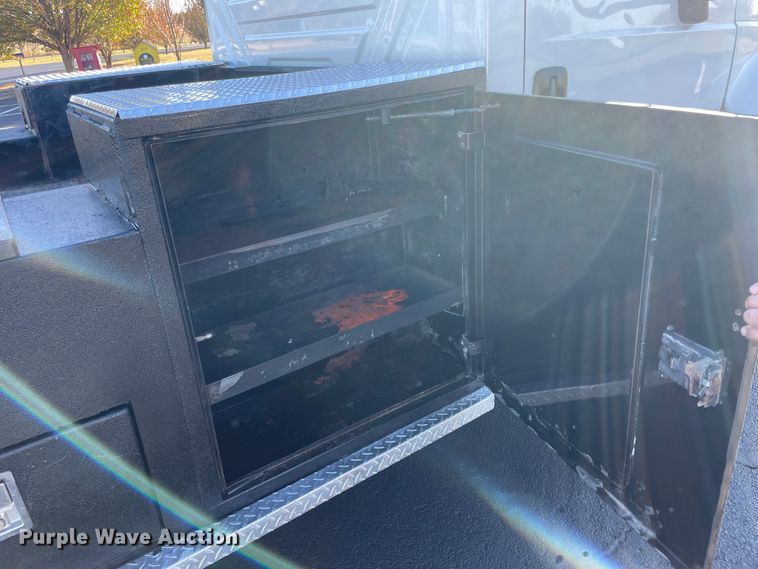 image for item ID9561 2004 International 4300  utility / service truck