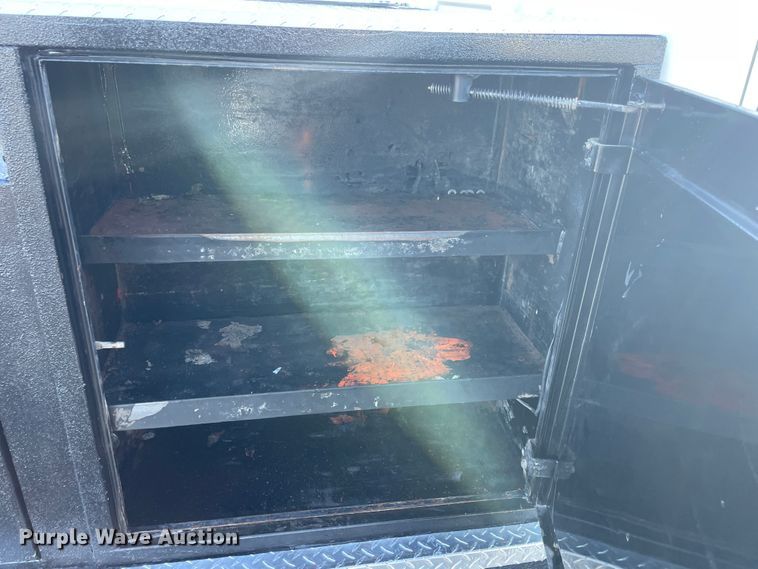 image for item ID9561 2004 International 4300  utility / service truck