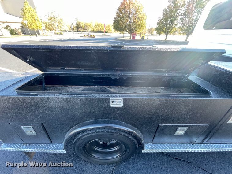 image for item ID9561 2004 International 4300  utility / service truck