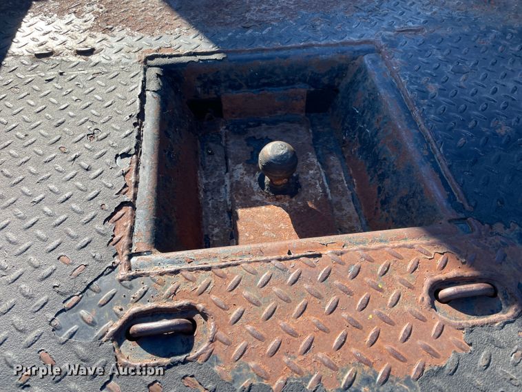 image for item ID9561 2004 International 4300  utility / service truck