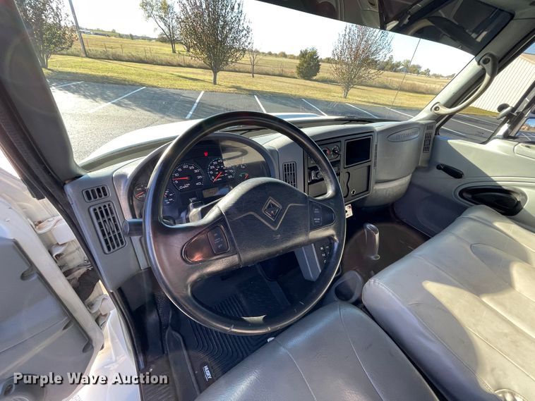 image for item ID9561 2004 International 4300  utility / service truck