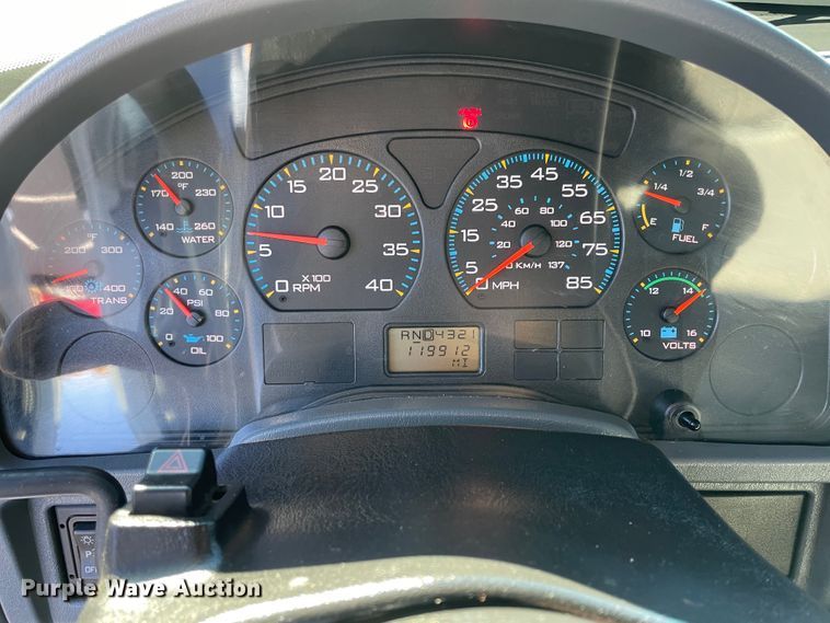 image for item ID9561 2004 International 4300  utility / service truck