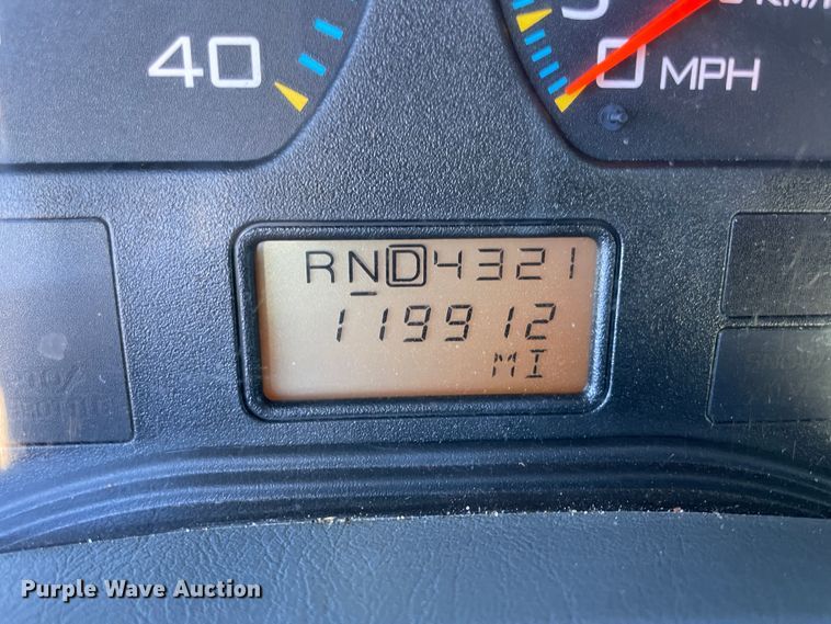 image for item ID9561 2004 International 4300  utility / service truck