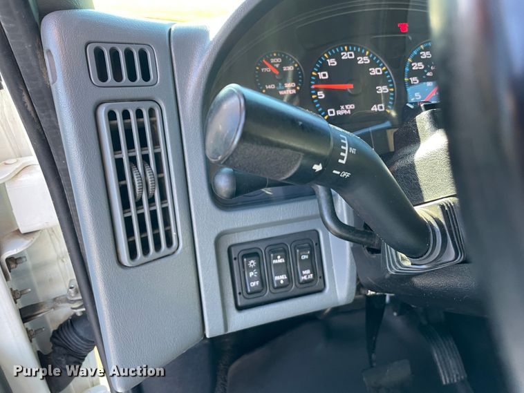 image for item ID9561 2004 International 4300  utility / service truck