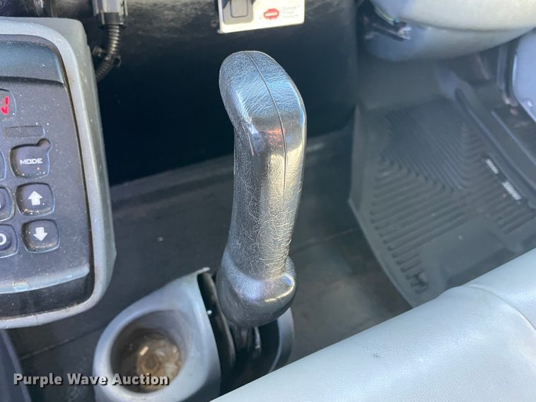 image for item ID9561 2004 International 4300  utility / service truck