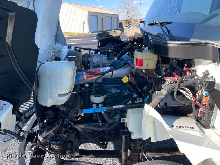 image for item ID9561 2004 International 4300  utility / service truck