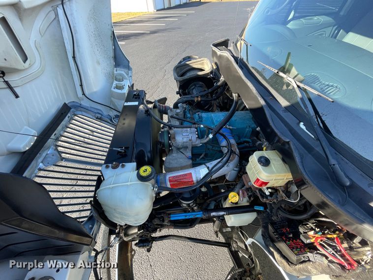 image for item ID9561 2004 International 4300  utility / service truck