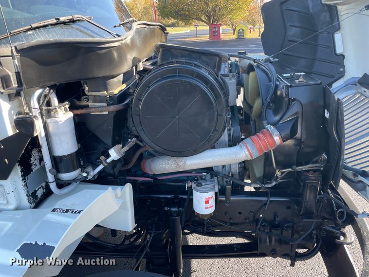 image for item ID9561 2004 International 4300  utility / service truck