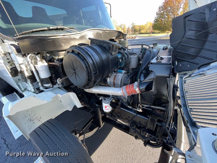 image for item ID9561 2004 International 4300  utility / service truck