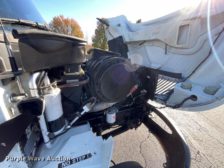 image for item ID9561 2004 International 4300  utility / service truck