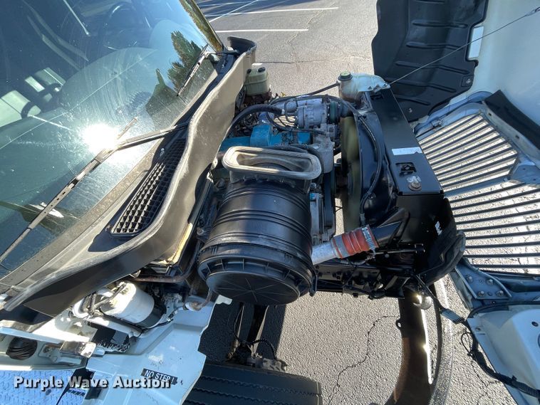 image for item ID9561 2004 International 4300  utility / service truck