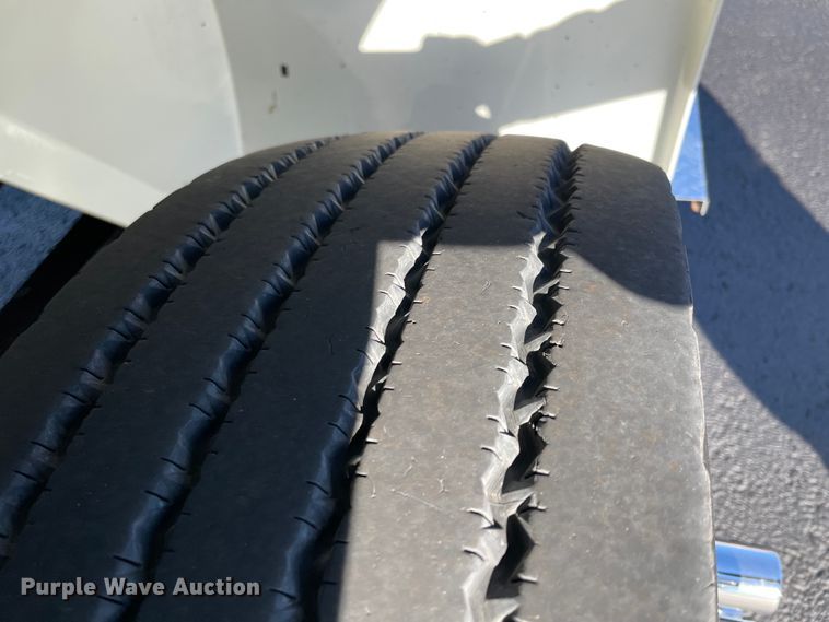 image for item ID9561 2004 International 4300  utility / service truck