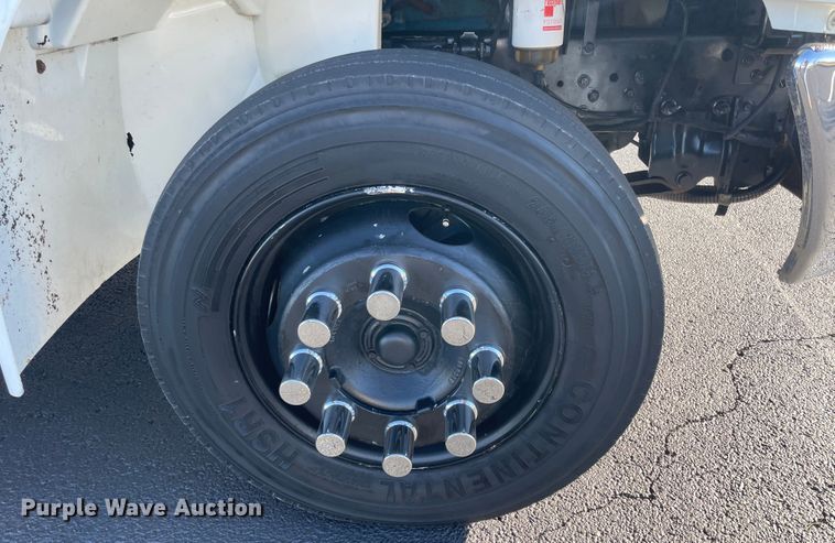 image for item ID9561 2004 International 4300  utility / service truck