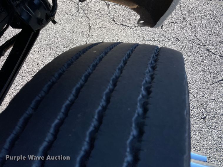 image for item ID9561 2004 International 4300  utility / service truck