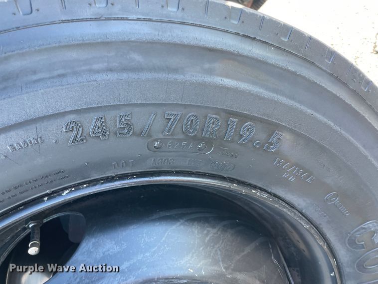 image for item ID9561 2004 International 4300  utility / service truck